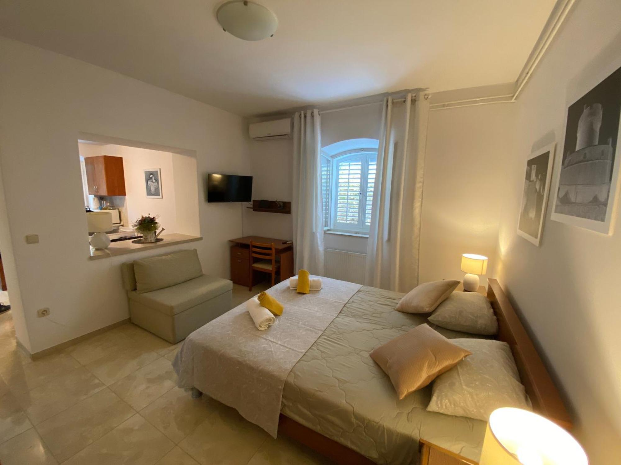 Mario Apartma *
